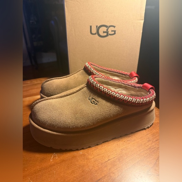 UGG Tazz Platform Slippers. GUC. - Picture 3 of 8